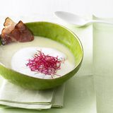 Kartoffelsuppe mit Rote-Bete-Sprossen