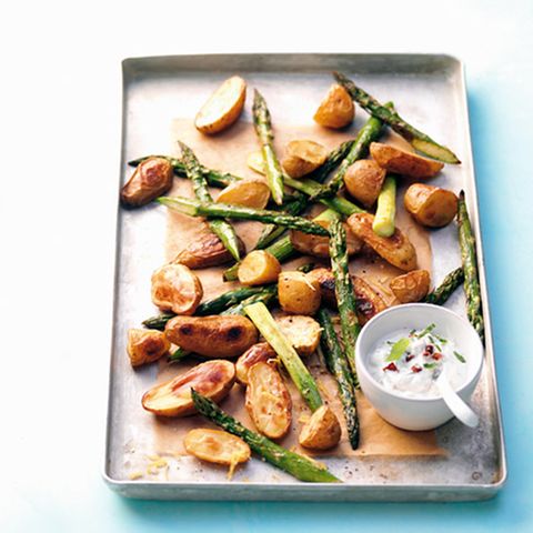 Kartoffeln und Spargel mit Ziegenfrischkäsedip
