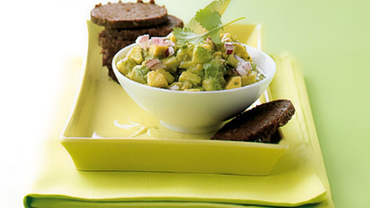 Avocado-Tatar mit Vollkorntalern Rezept