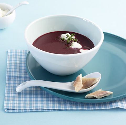 Rote-Bete-Suppe mit Räucherforelle