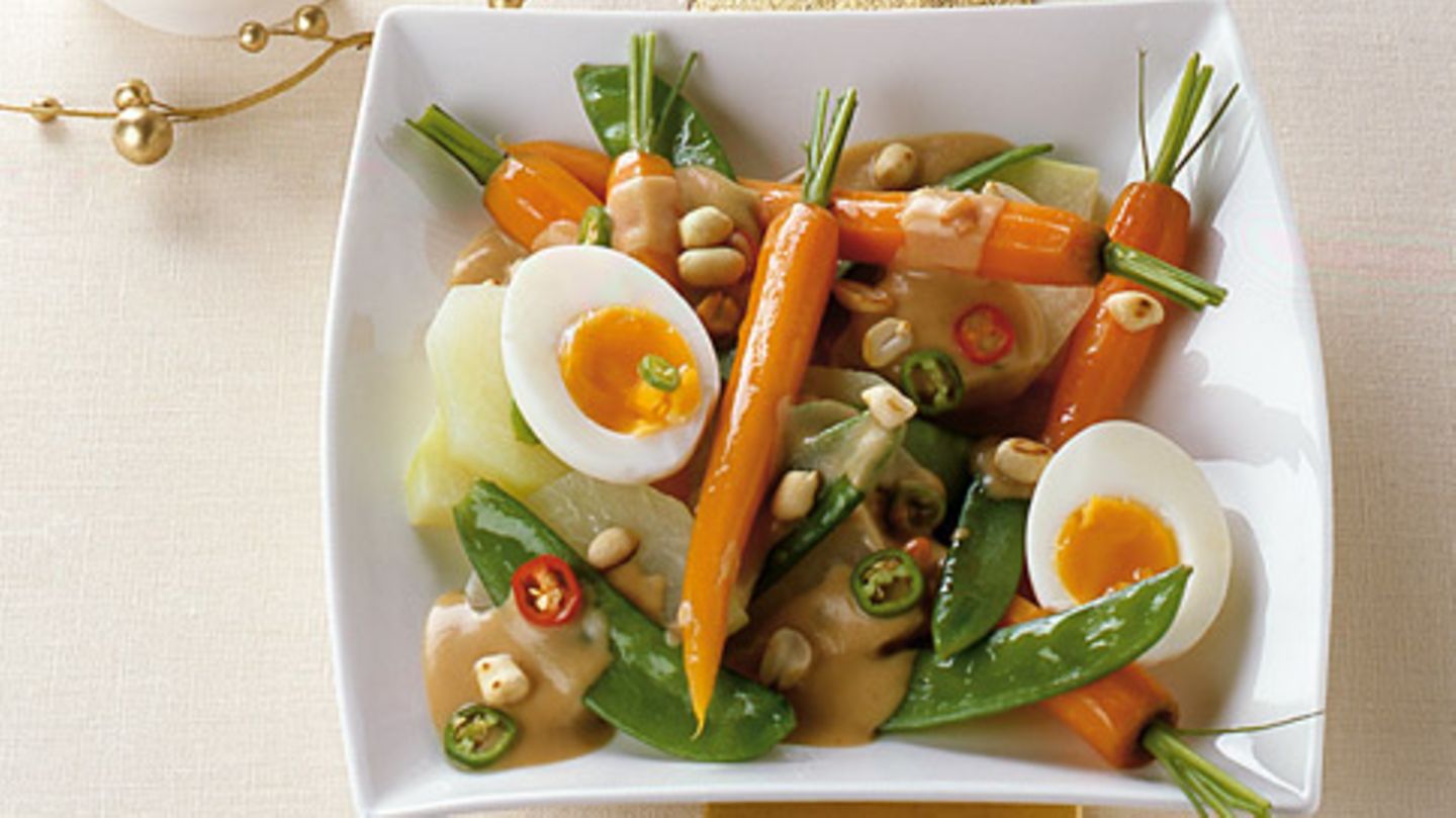 Gemüseplatte mit Erdnuss-Sauce Rezept