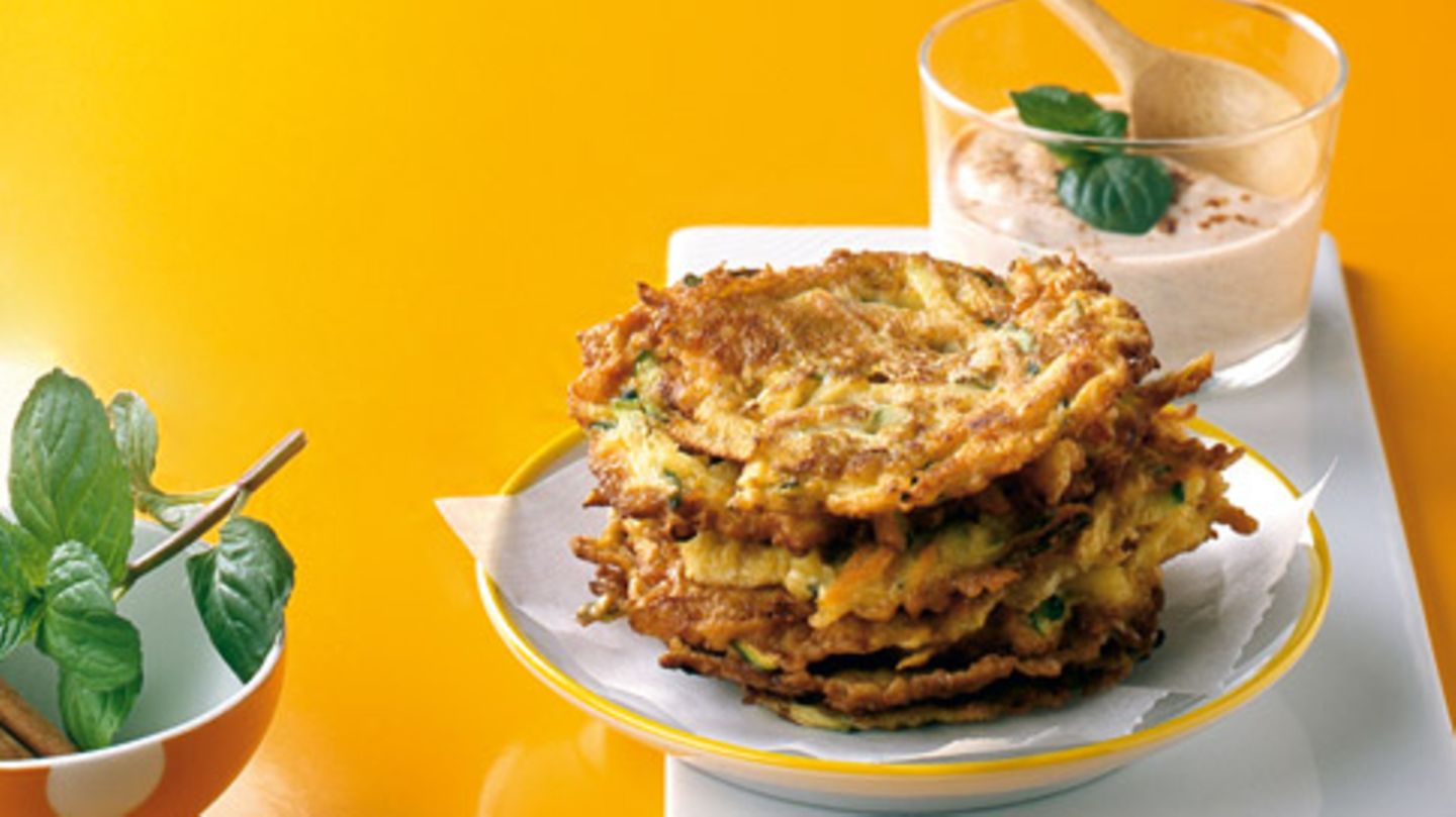 Möhren-Minz-Puffer mit Zimtjoghurt Rezept