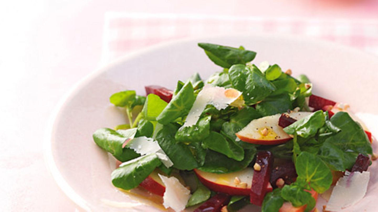 Brunnenkressesalat mit Apfel und Roter Bete Rezept - [ESSEN UND TRINKEN]