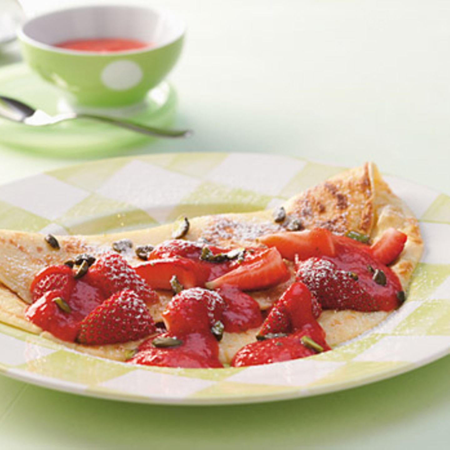 Pfannkuchen mit Erdbeerkompott