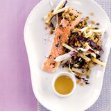 Linsensalat mit sanft gegartem Lachs
