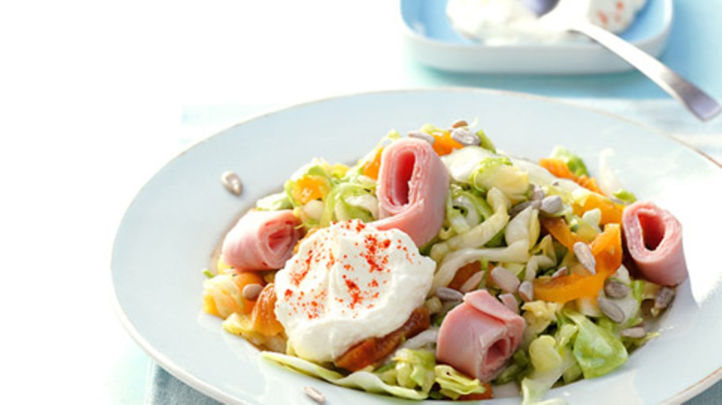 Spitzkohlsalat mit Aprikosen Rezept