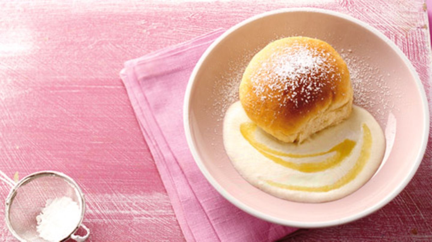 Rohrnudeln mit Apfelmussauce Rezept