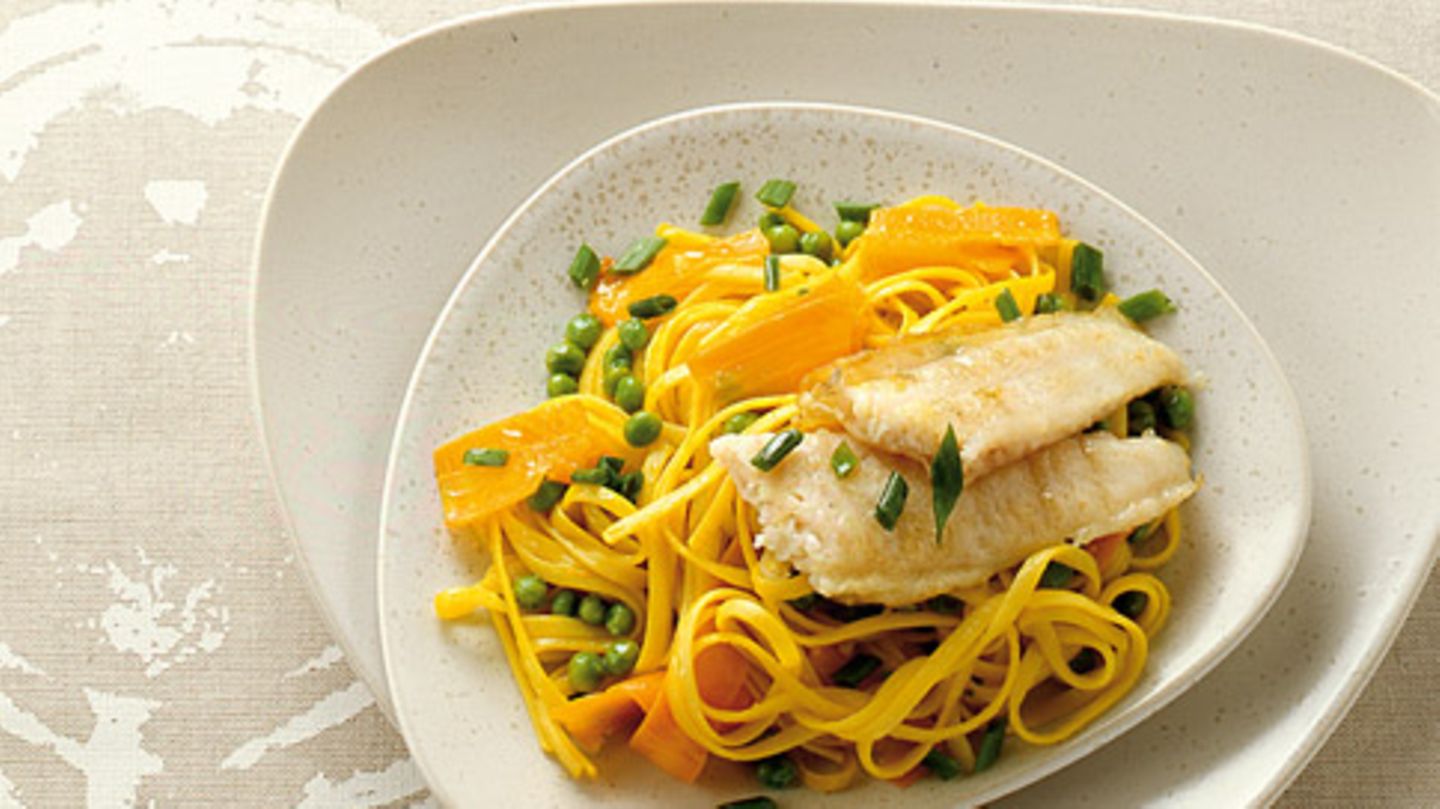 Safran-Möhren-Nudeln mit Pangasius Rezept - [ESSEN UND TRINKEN]