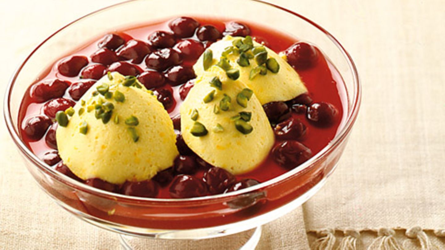 Safranmousse mit Kirschkompott Rezept