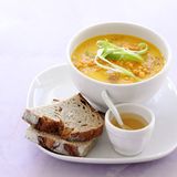 Möhren-Orangen-Suppe mit Honig
