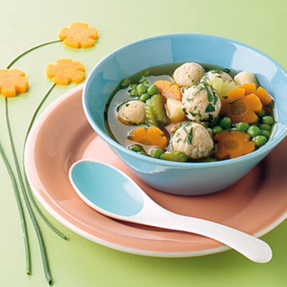 Vegetable soup with semolina dumplings
