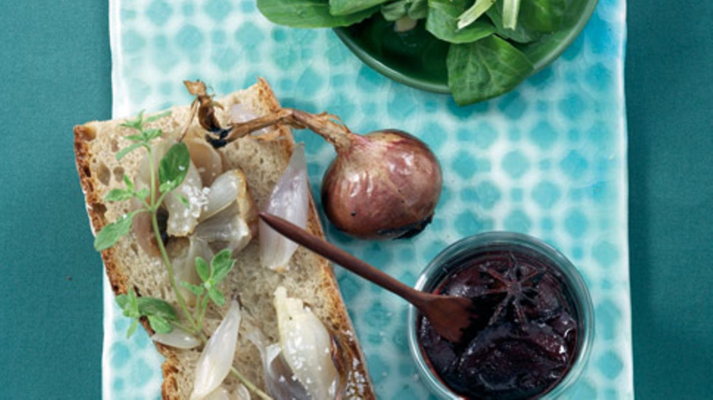 Gebackene Schalotten mit Zwetschgen Rezept