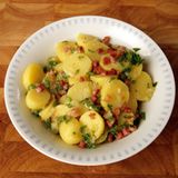 Kartoffelsalat mit Speckdressing