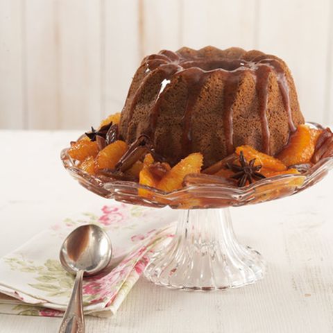 Toffee-Pudding mit Dattel-Orangen-Kompott