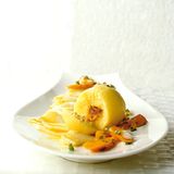 Kartoffelknödel mit Kumquats und Möhren