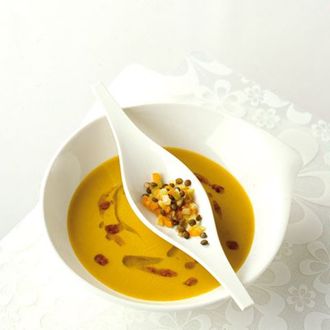 Linsencremesuppe mit Tamarillo-Pesto