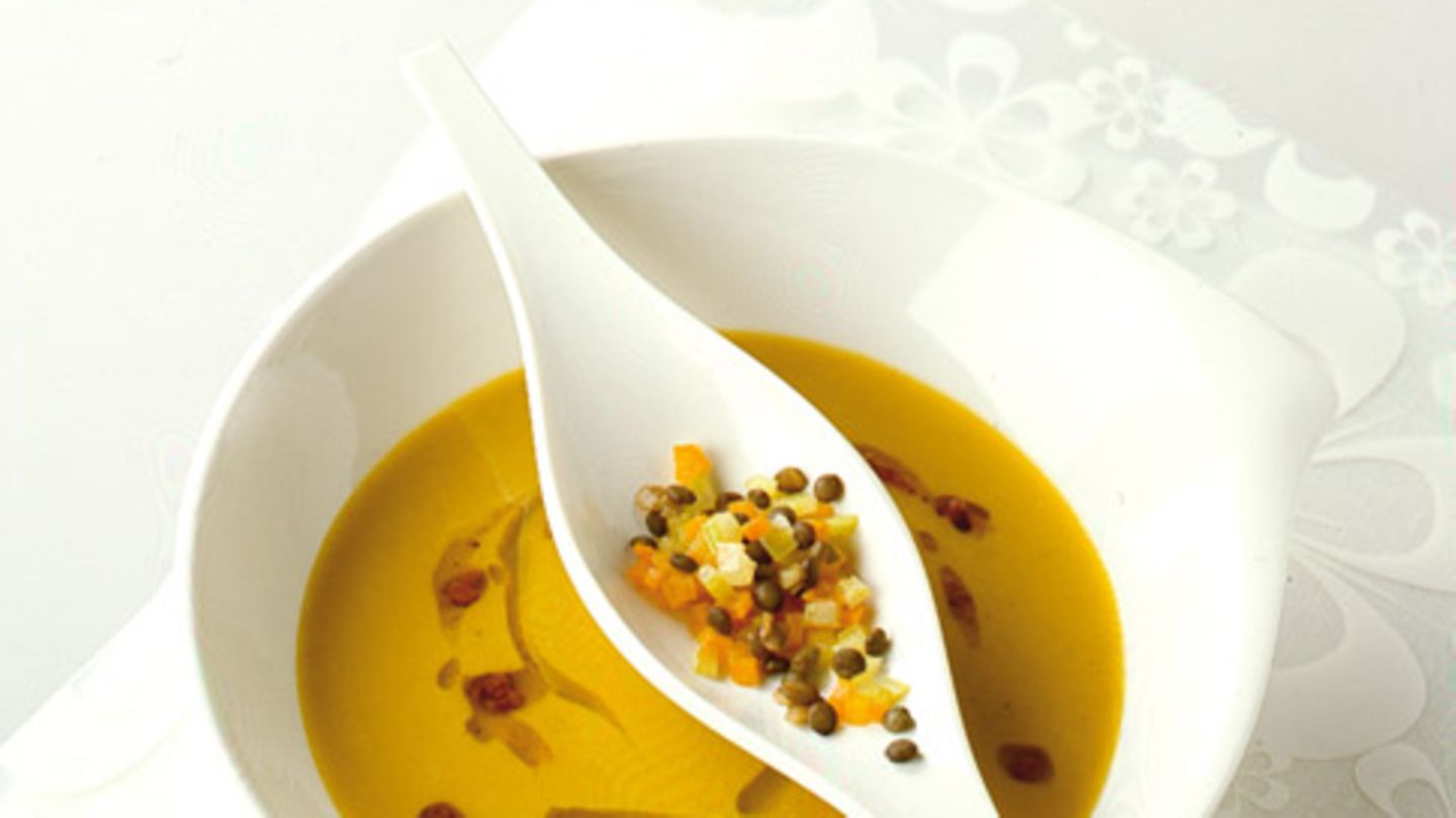 Linsencremesuppe mit Tamarillo-Pesto Rezept