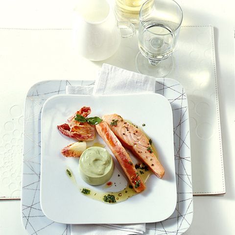 Gebeizter Lachs mit Avocado-Mousse