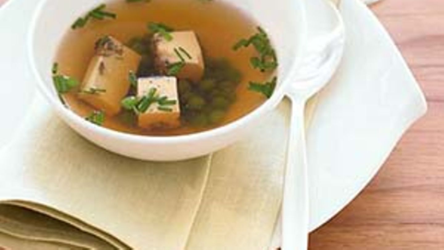 Rinderconsommé mit Morchel-Eierstich Rezept