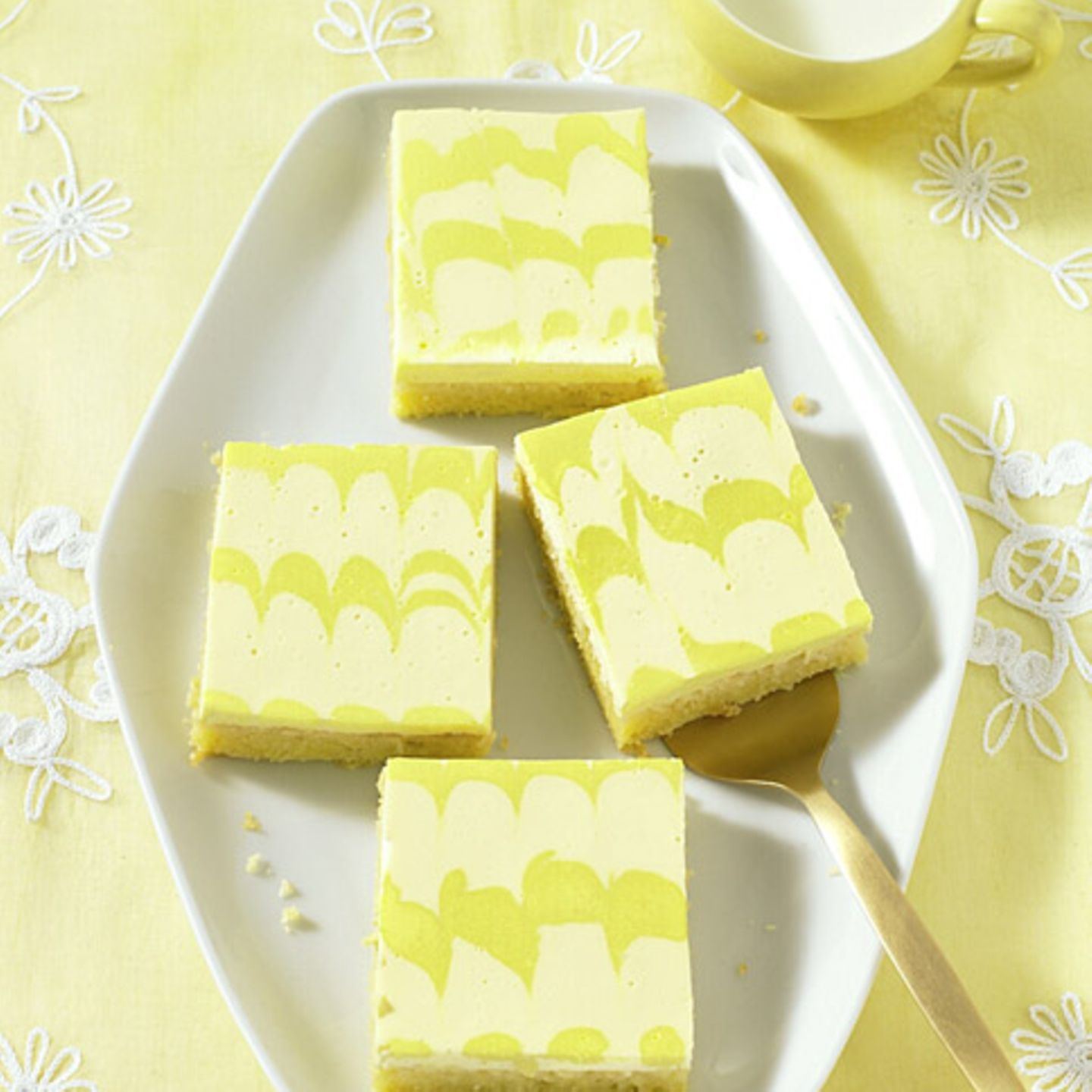 Zitronen-Schmand-Blechkuchen