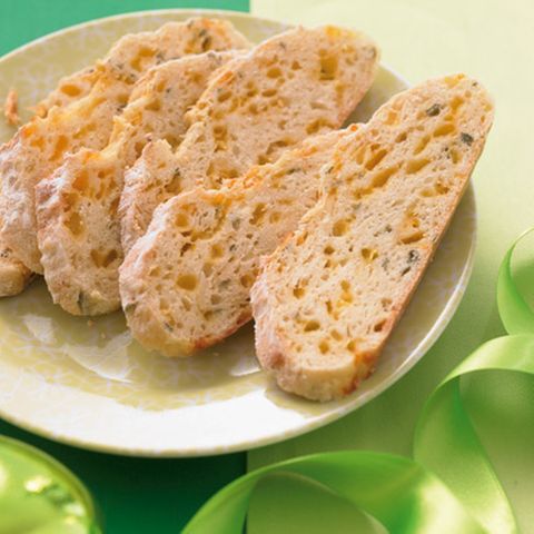 Pastinaken-Cheddar-Brot