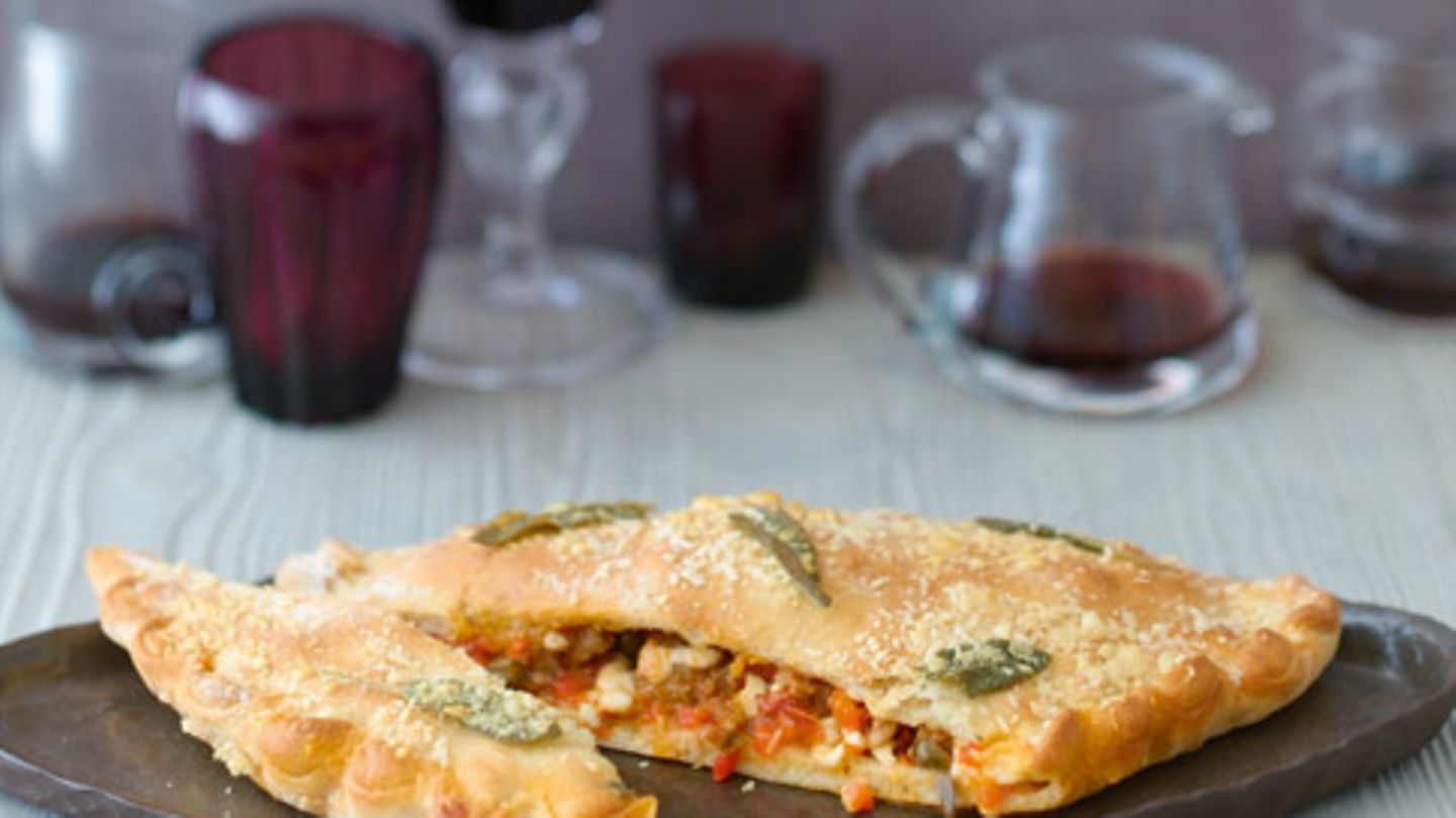 Calzone mit Salsicce und Büffelmozzarella Rezept