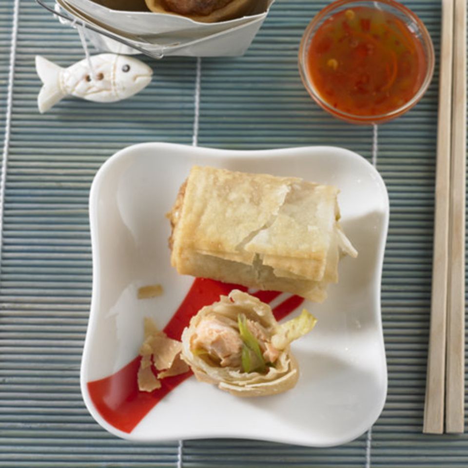 Kleine Lachsröllchen Rezept - [ESSEN UND TRINKEN]