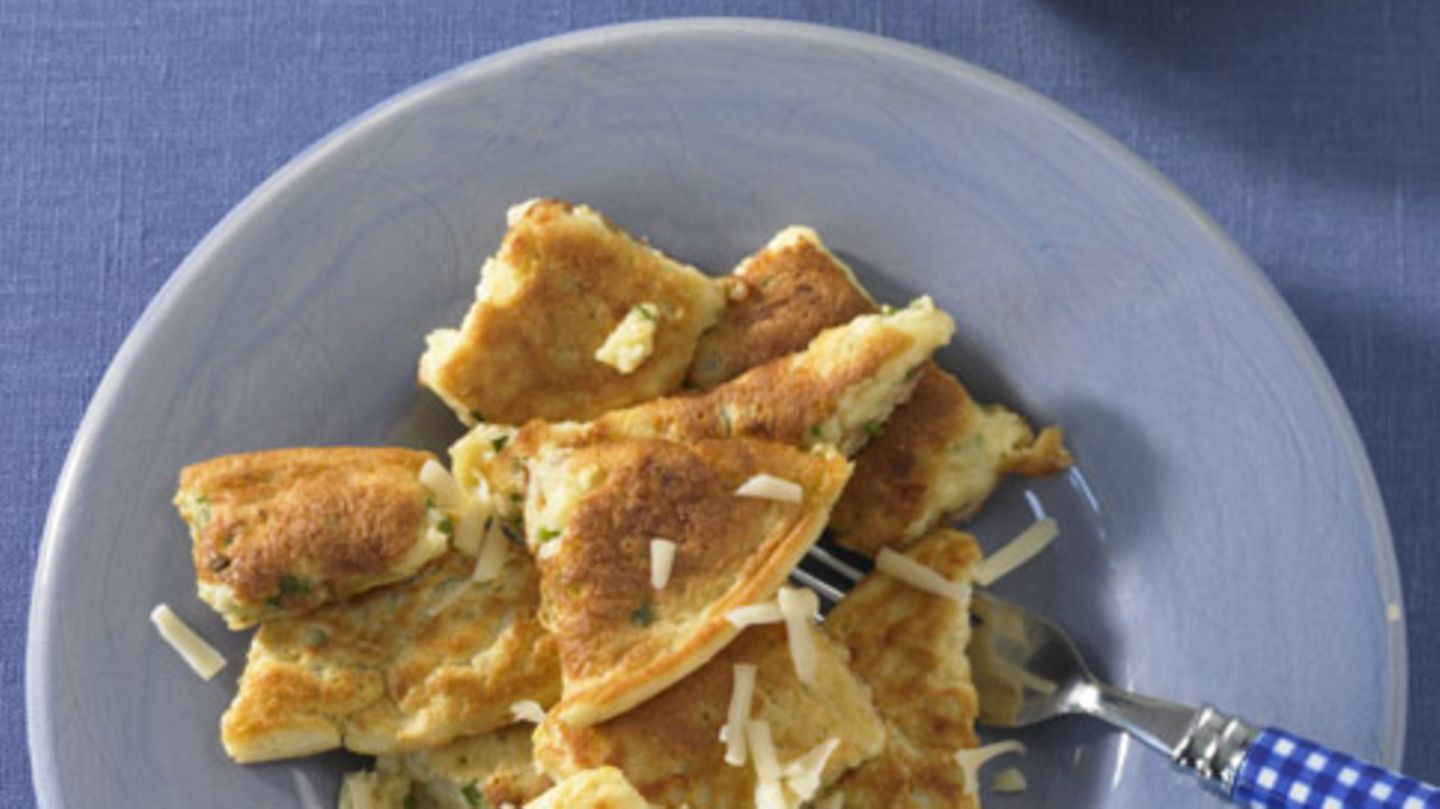 Käseschmarren mit Salat Rezept