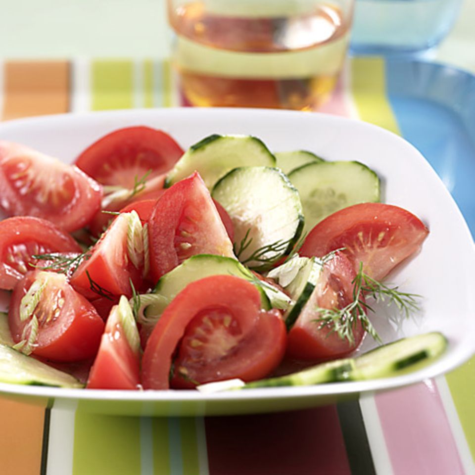 Tomaten-Gurken-Salat Rezept - [ESSEN UND TRINKEN]