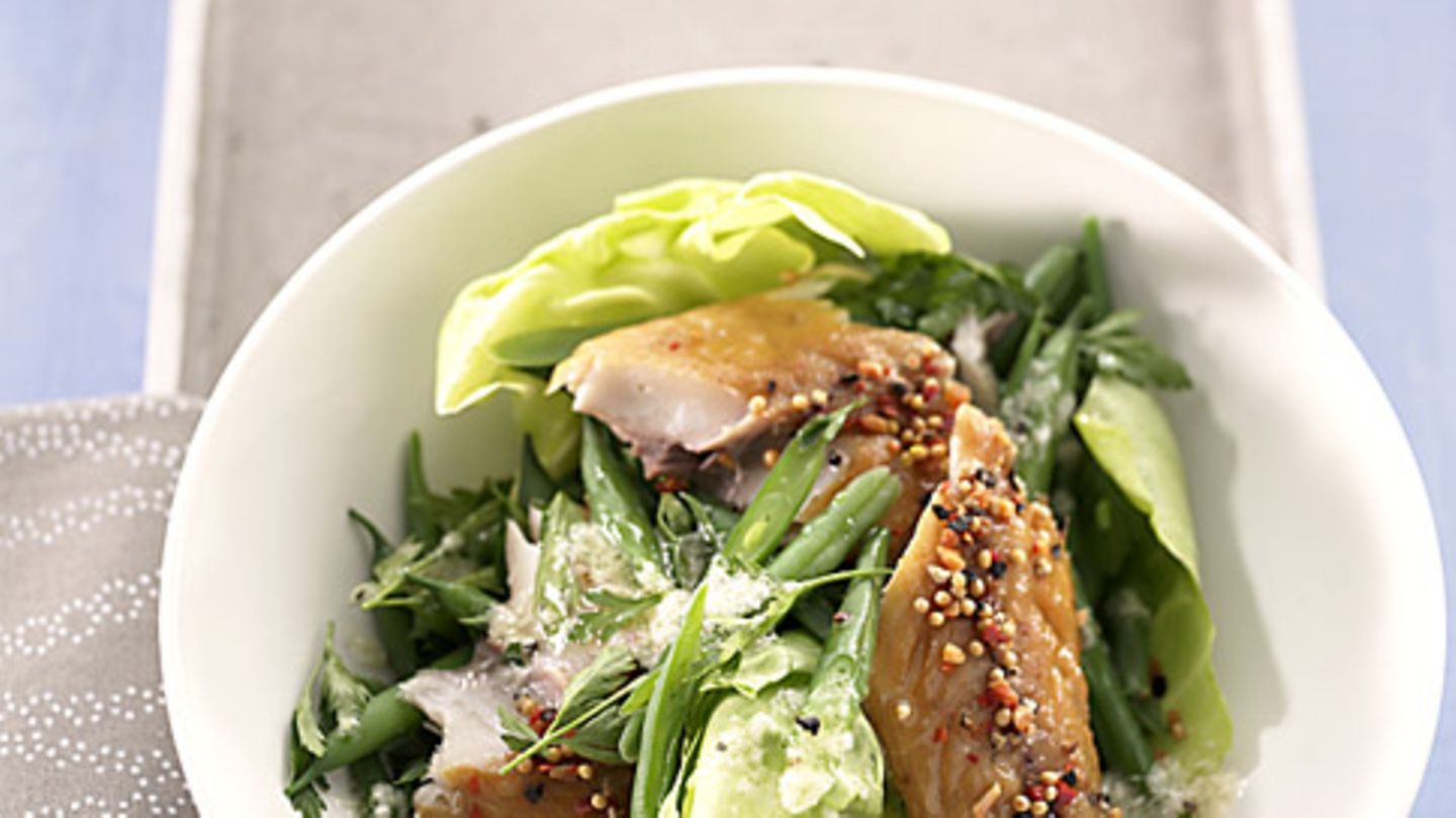 Salat mit Räucherfisch Rezept - [ESSEN UND TRINKEN]