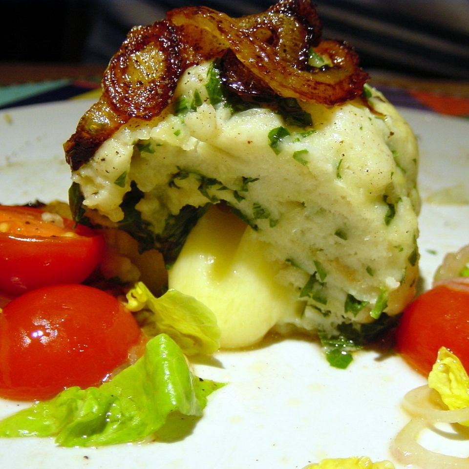 Petersilien-Semmelknödel mit Bergkäse