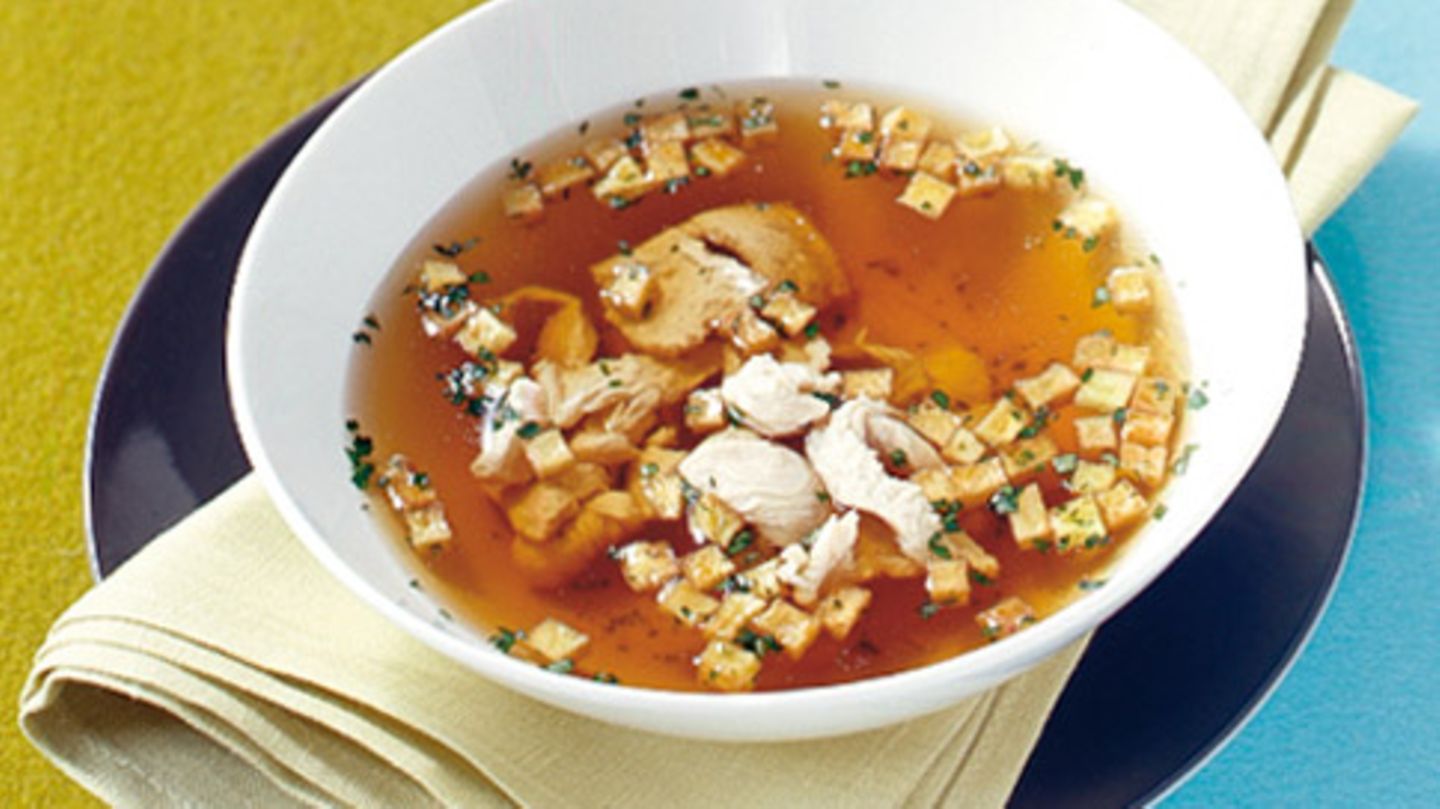 Hühnersuppe mit Kartoffelcroûtons Rezept