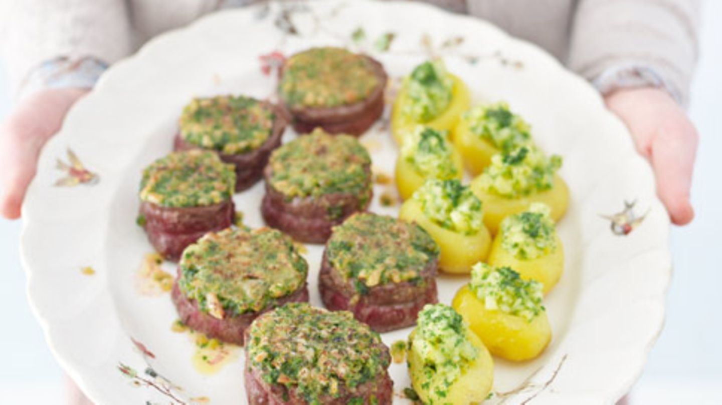 Rinderfilet mit Pinienkernkruste Rezept - [ESSEN UND TRINKEN]