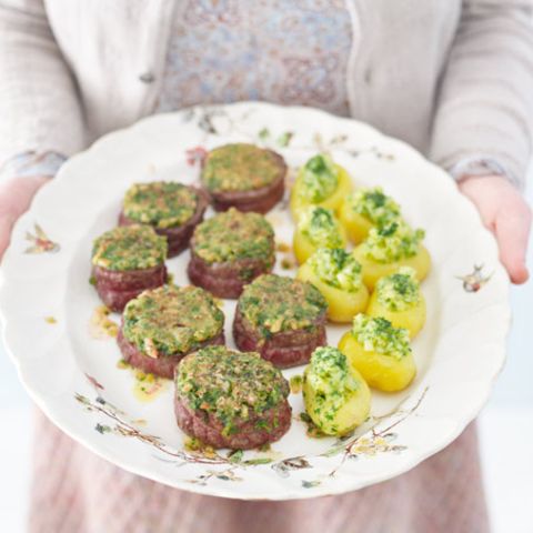 Rinderfilet mit Pinienkernkruste