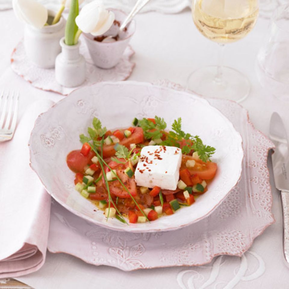Ziegenkäse-Terrine mit Tomatensalat