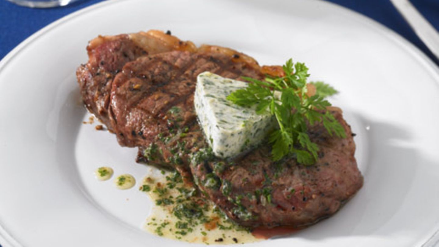 Rindersteak mit Kerbelbutter Rezept - [ESSEN UND TRINKEN]