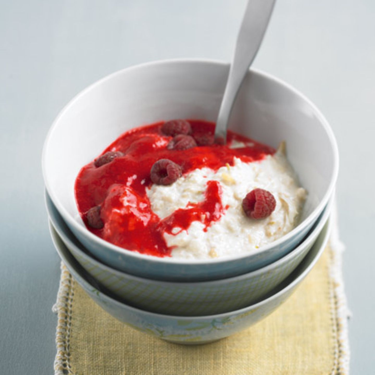 Birchermüsli mit Himbeersauce
