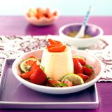 Eierlikörmousse mit Estragon-Erdbeeren