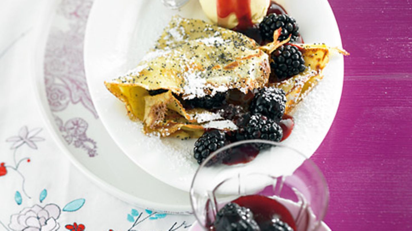 Mohncrêpes mit Brombeerkompott Rezept
