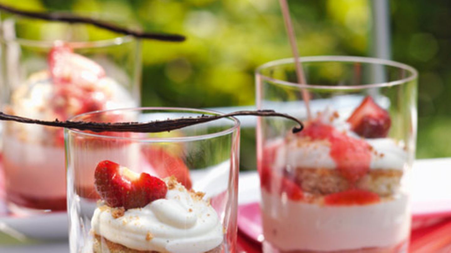 Erdbeer-Trifle mit Cantuccini Rezept - [ESSEN UND TRINKEN]