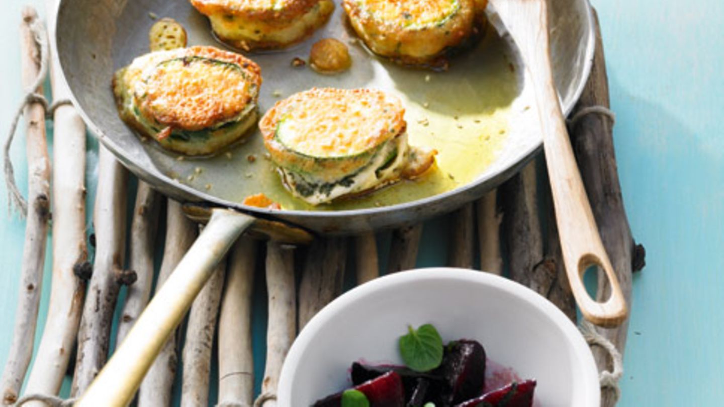 Zucchini in Bierteig mit Roter Bete Rezept