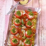 Tomaten mit Garnelen-Farce und Papaya-Avocado-Salat
