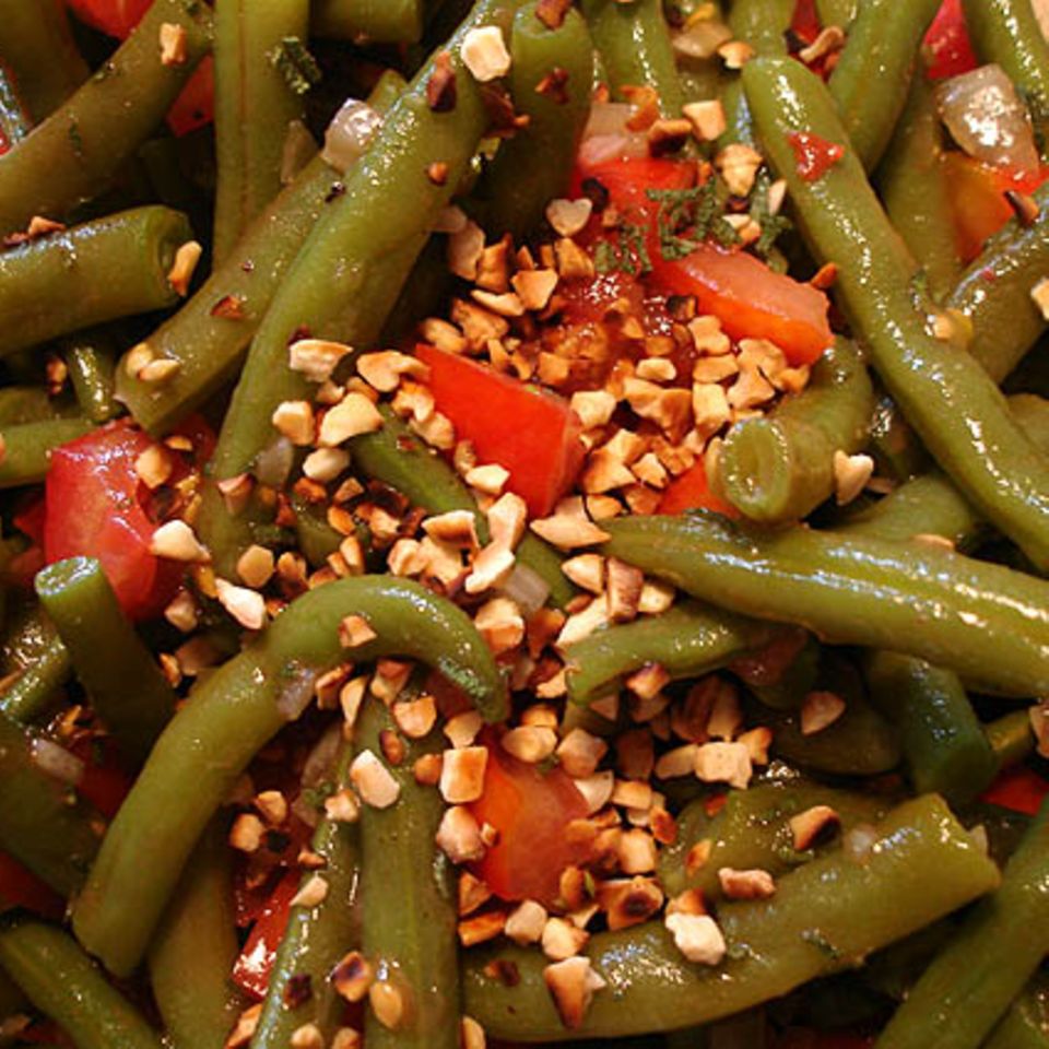 Tomaten-Bohnen Salat mit Pinienkernen Rezept - [ESSEN UND TRINKEN]