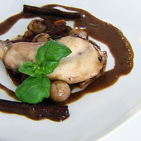 Kaninchenkeulen mit Perlzwiebeln