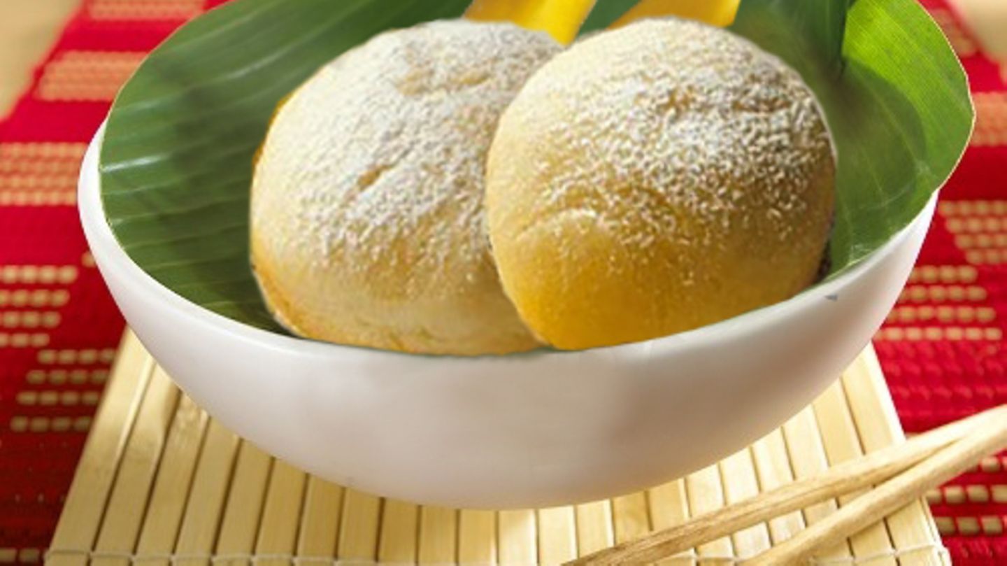 Mango-Kokos Dampfnudeln auf Bananenblatt Rezept