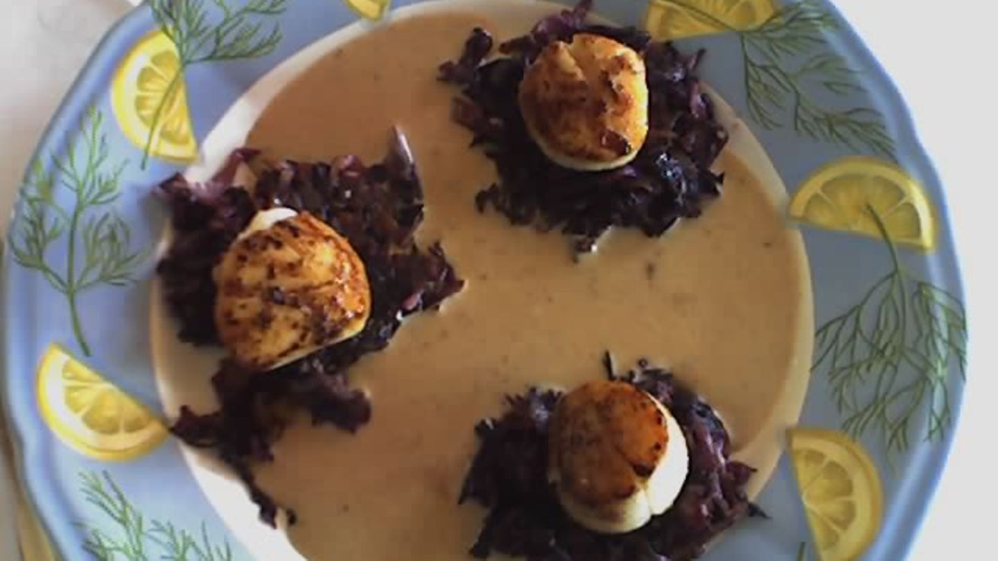 Jakobsmuschel auf Radicchioinsel im Vanillesee Rezept - [ESSEN UND TRINKEN]