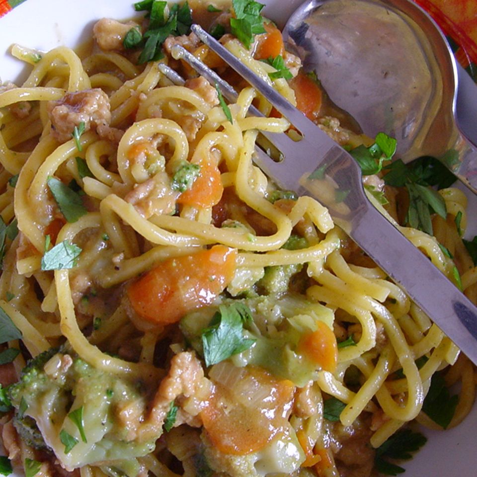 Angi's Curry-Geflügelhack mit frischen Spaghetti