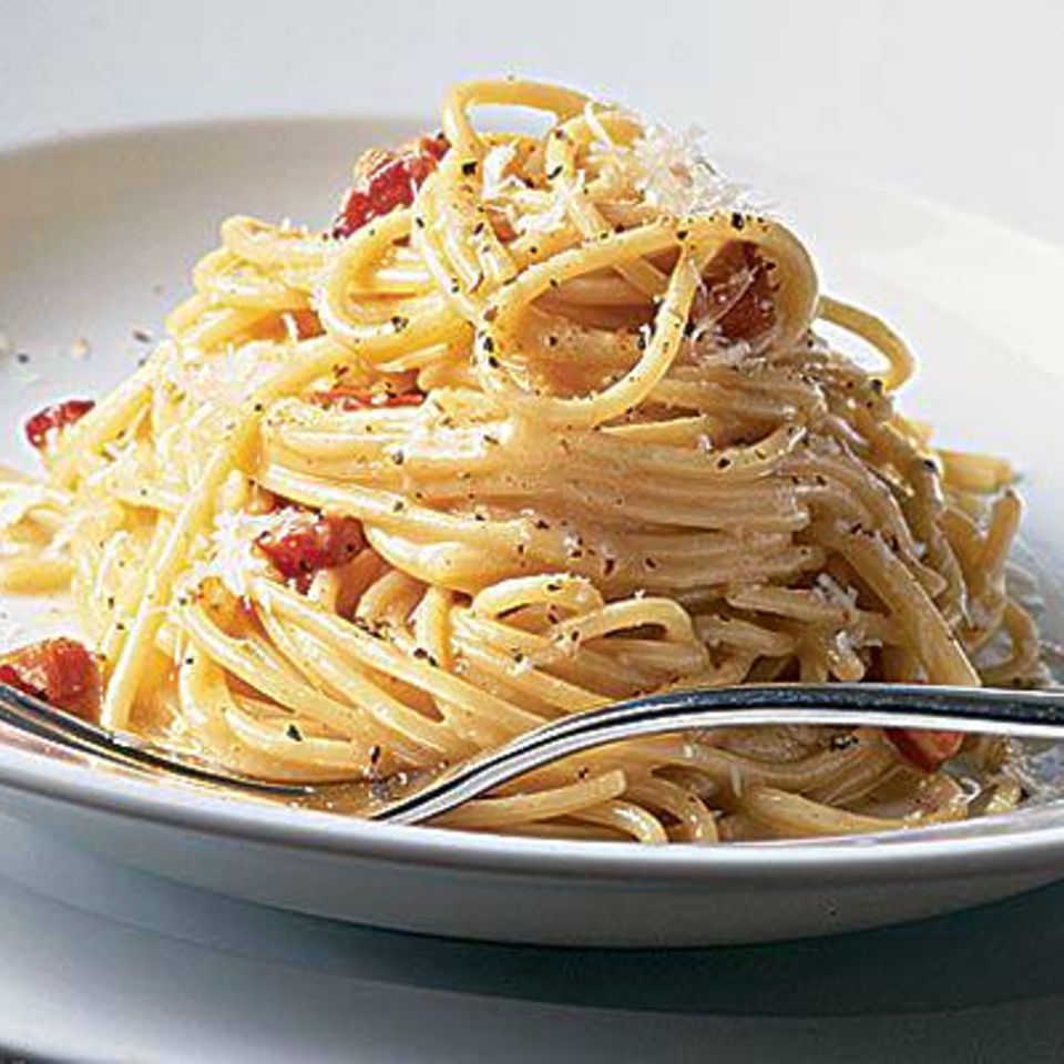 Spaghetti Bavarese mit Vogerlsalat