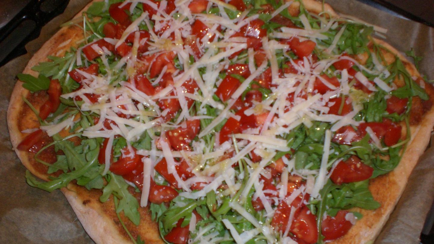 Pizza Rucola Rezept - [ESSEN UND TRINKEN]