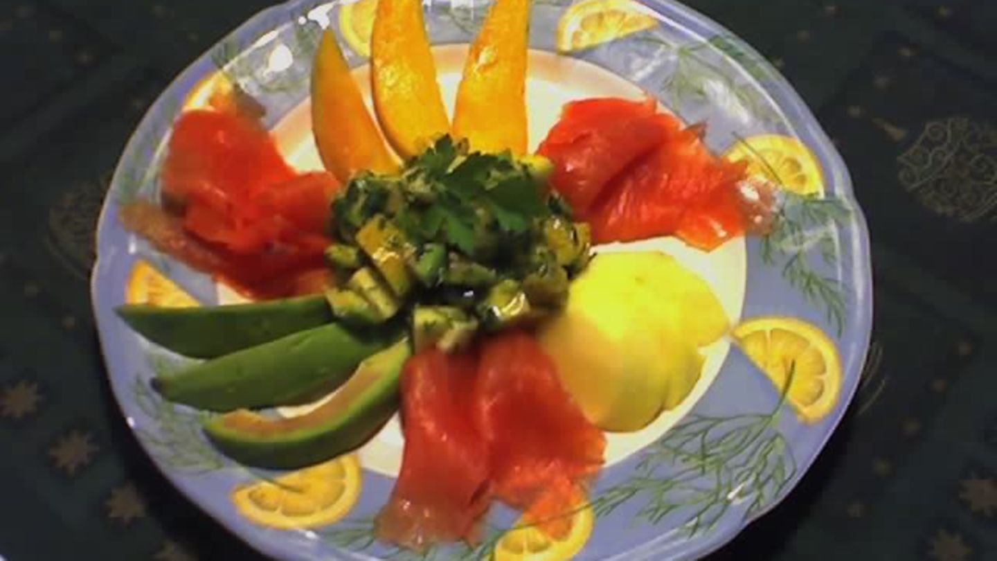 Avocadosalat mit Räucherlachs Rezept